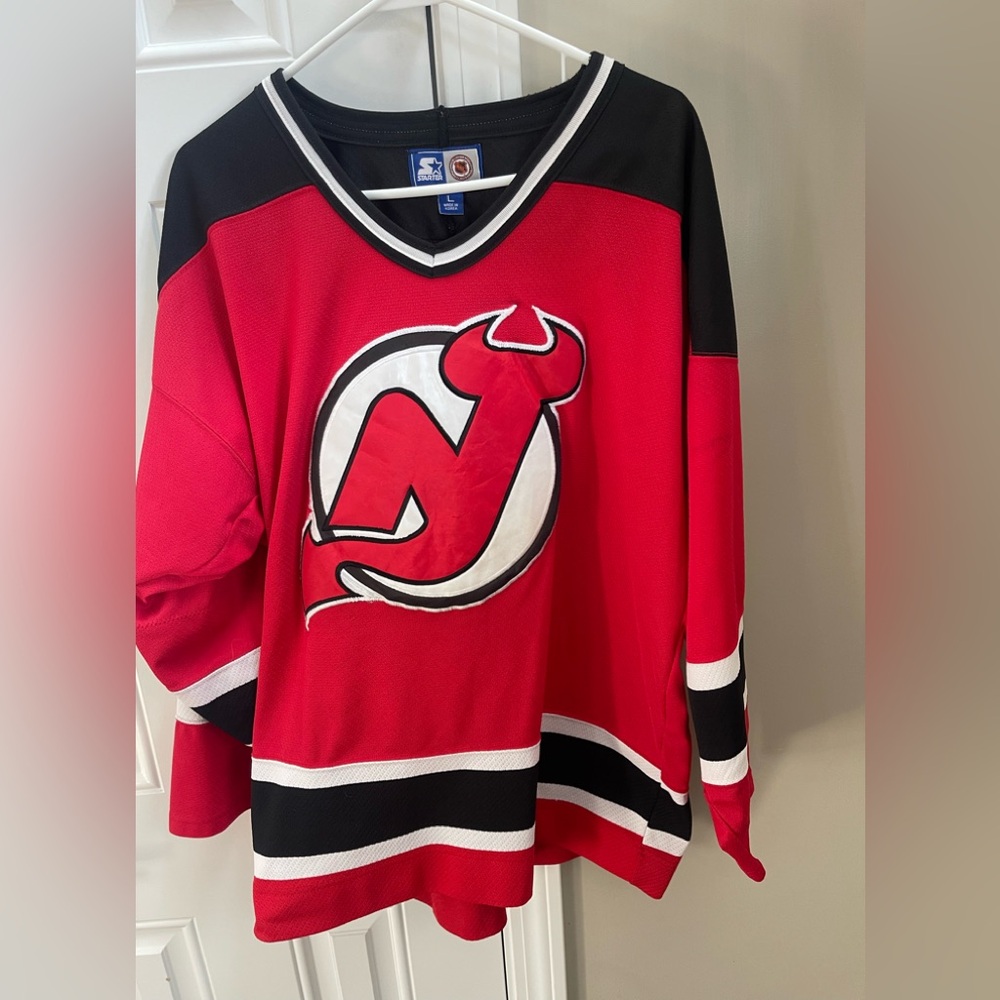 New Jersey Devils vintage 90s starter brand Hockey Jersey. Size large